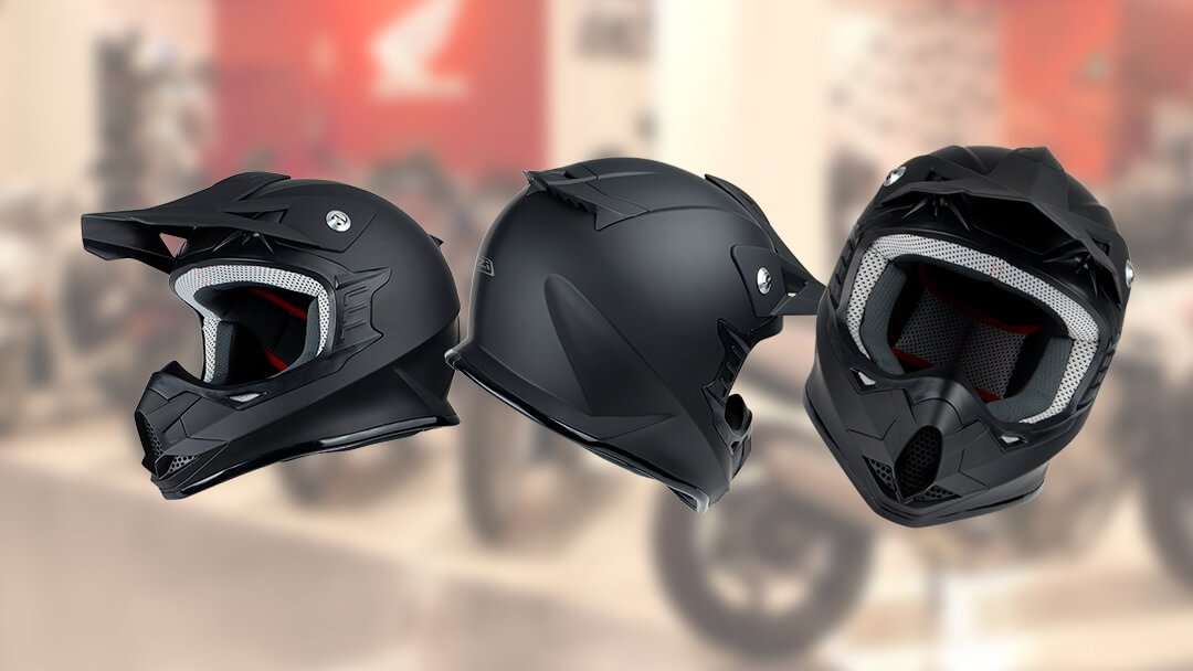 ¿Qué material es mejor para un casco de moto?